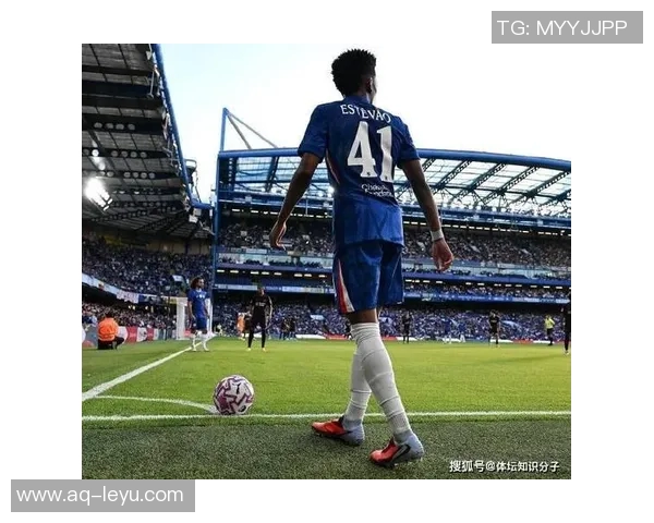 18岁埃斯特旺成巴西队新星同龄人进球超梅罗之和引关注