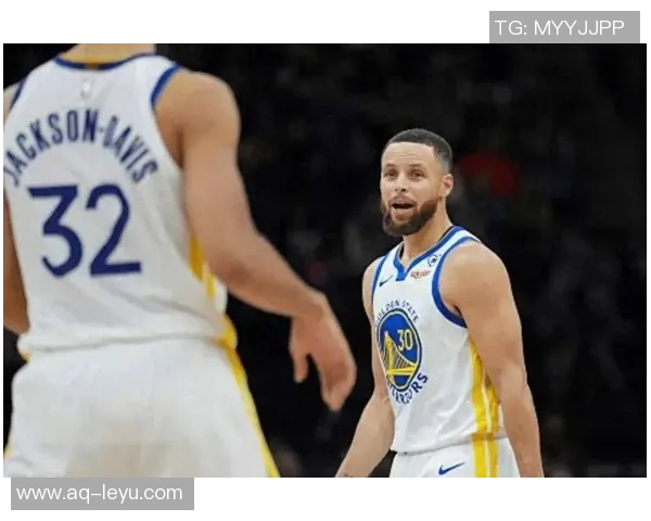 拼尽全力库里三分球表现惊艳全场独得38分却难阻球队失利