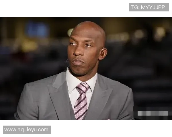 皮尔斯与女主持探讨禁忌话题引发热议是否应该尝试男友的私密行为