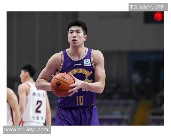 邹雨宸分享训练瞬间汗水见证坚持与信念努力向胜利迈进