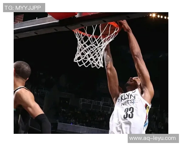 克拉克斯顿高效表现全队依赖他12投8中轻松砍下17分4篮板2助攻